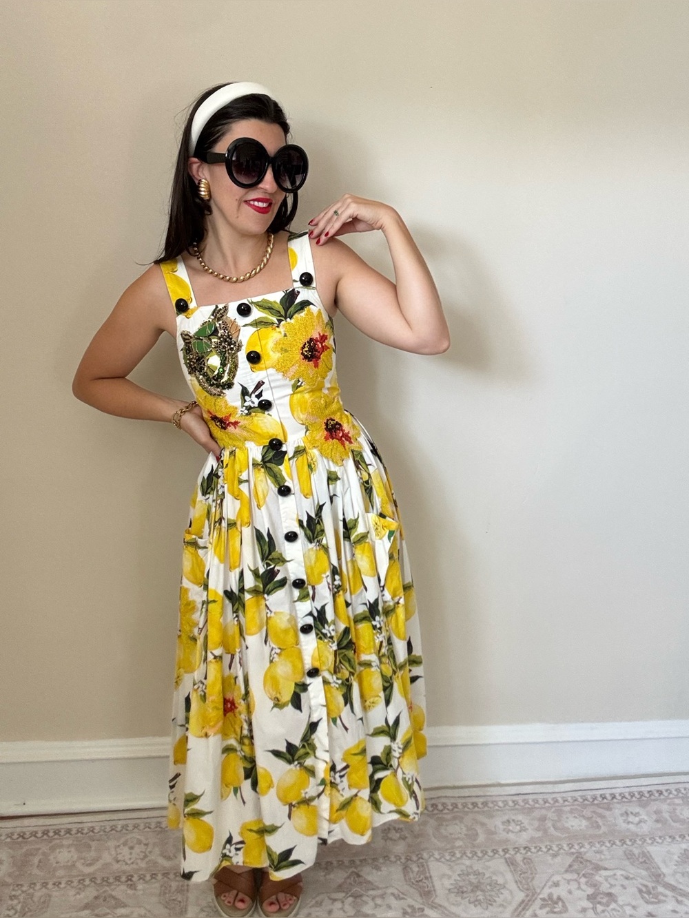 Dolce gabbana lemon print cotton dress 
Size 38 fits quite small! - Picture 5 of 17